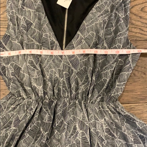 Express dress - Picture 3 of 5